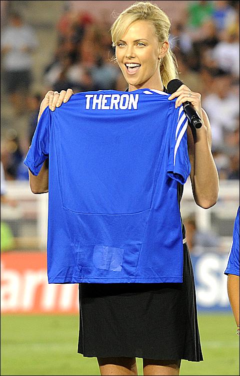 01_charlize_280x390_851552j.jpg