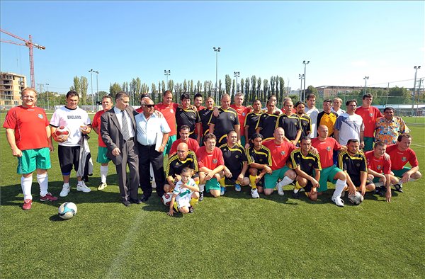 Rendőr - Roma focimeccs a holokauszt emlékére - fotók 2 rendor roma focimeccs mti lakatos peter