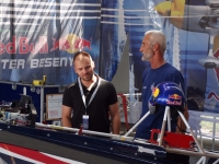 Talmácsi Gábor Besenyei Péter vendégeként a Red Bull főhadiszállásán