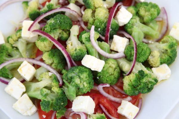 Brokkoli saláta - Egészségséfünk receptje