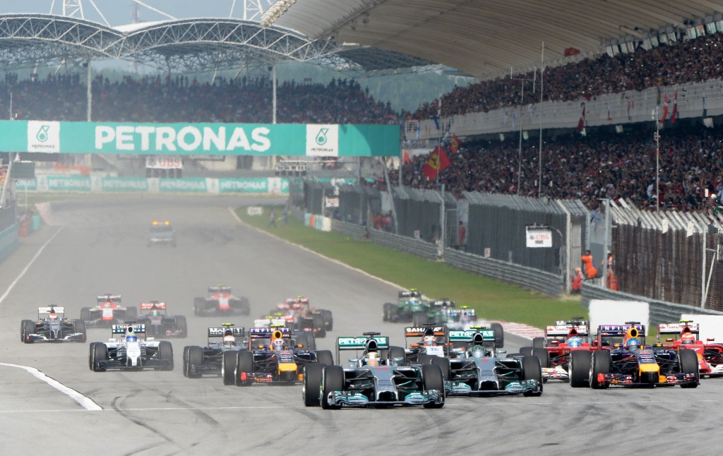 Race-Lewis-Hamilton-F1-Wallpaper