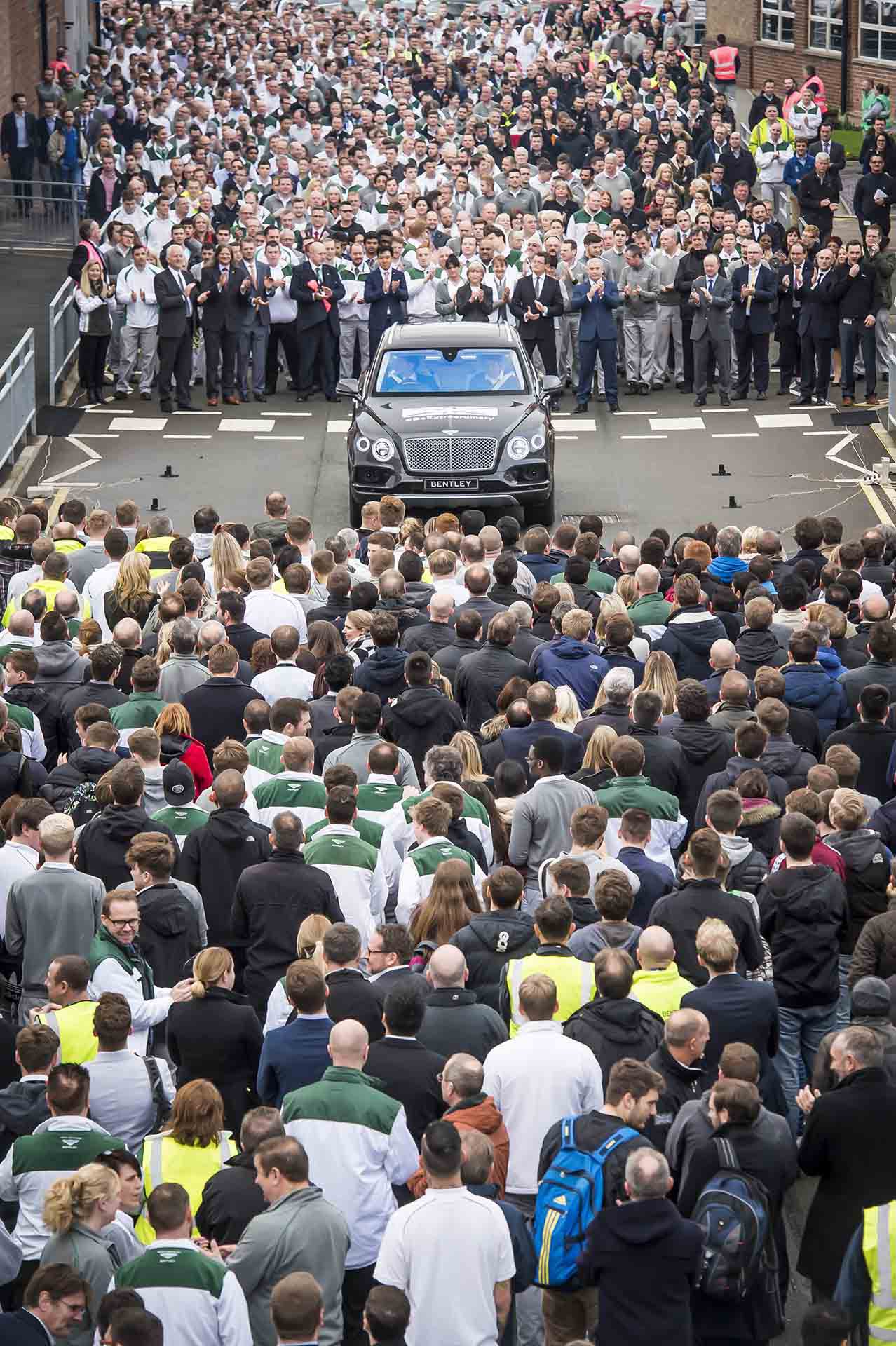 First Bentley Bentayga rolls off the production line(2)