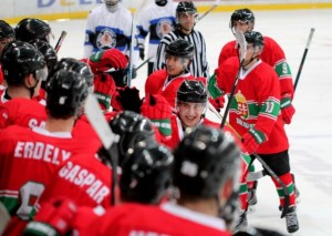 Jókedv uralkodik a csapatban Forrás: hockey.lt