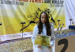A 14 éves kardozó, Pusztai Liza a sikerek sokszínűségének jelképévé vált 2015-ben