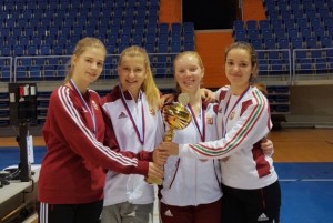 A bronzérmes női junior tőrcsapat (balról): Kondricz Kata, Pásztor Flóra, Mesteri Viktória, Balogh Orsolya Forrás: hunfencing.hu