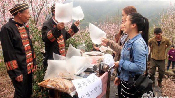 A falusi kínaiak levegőt árulnak a városlakóknak