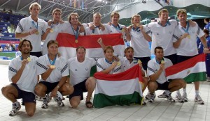 A sydneyi olimpián győztes csapatból Fodor Rajmund (alsó sor, balról a negyedik) és Székely Bulcsú (jobbra mellette) is utánpótláscsapatot irányít