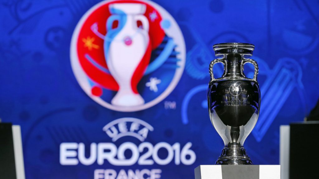 The trophy of the Euro 2016 is seen before the UEFA Euro 2016 qualifying draw in Nice, February 23, 2014. The 53 teams will be split into eight groups of six and one group of five. The top two sides in each group plus the best third-placed team will qualify directly for Euro 2016 in France. The UEFA Euro 2016 will be held in France from June 10 to July 10 2016.    REUTERS/Jean-Paul Pelissier (FRANCE  - Tags: SPORT SOCCER) - RTX19CW1