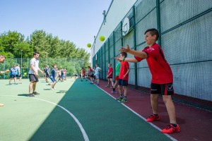 A teniszlabdával végzett gyakorlatok fejlesztik a mozgáskoordinációt és az egyensúlyt Forrás: Művek/Sebestyén Blanka