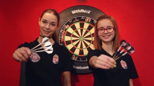 Czipó Vivien (balra) és Neumajer Kitti, az Európa-bajnok kettős. Forrás: 9nyil.blog.hu