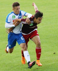 Takács Roland (kék-fehérben) csereként debütált első élvonalbeli bajnokiján Forrás: mtk.hu