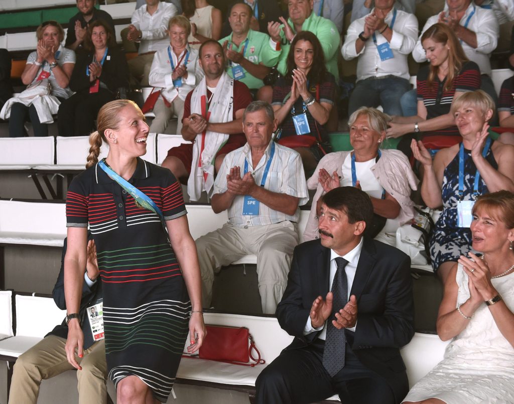 Rio de Janeiro, 2016. augusztus 10. Áder János köztársasági elnök (j2) és felesége Herczegh Anita (j), valamint Szász Emese olimpiai bajnok párbajtõr vívó (b) a riói Magyar Házban 2016. augusztus 9-én. MTI Fotó: Bruzák Noémi
