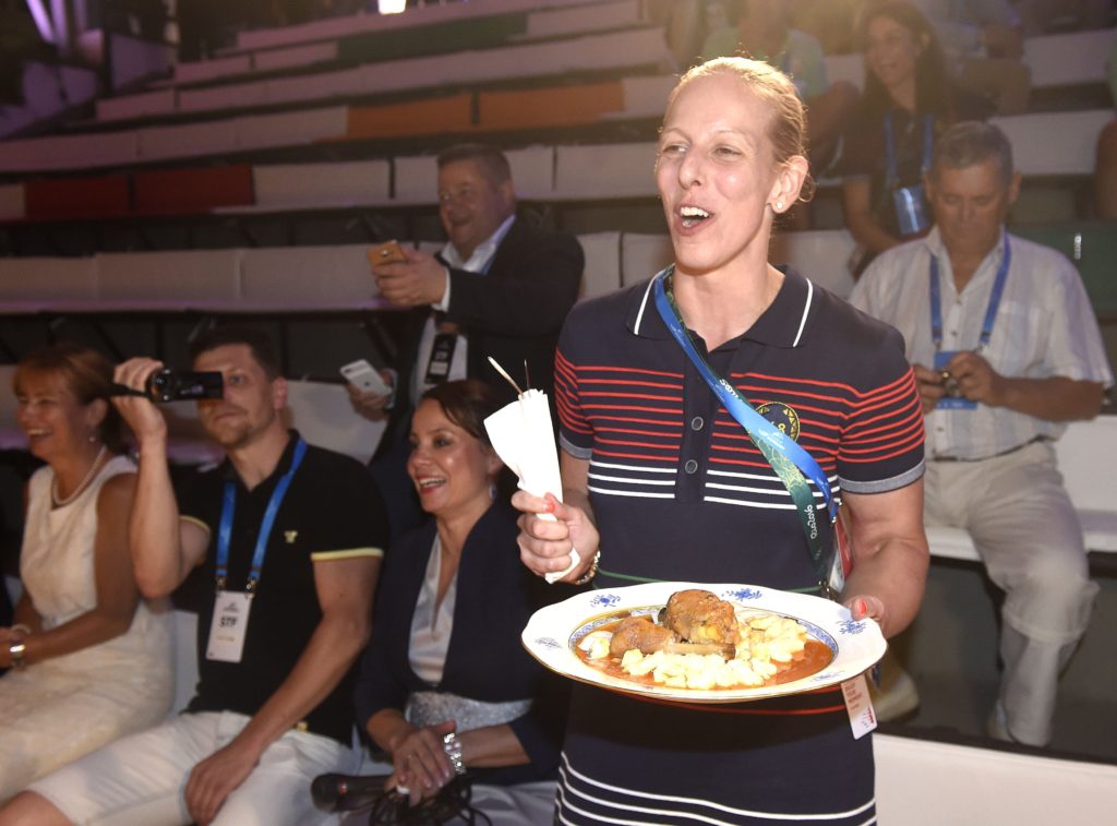 Rio de Janeiro, 2016. augusztus 10. Szász Emese olimpiai bajnok párbajtõr vívó a riói Magyar Házban, ahol Áder János köztársasági elnök köszöntötte az olimpikonokat 2016. augusztus 9-én. MTI Fotó: Bruzák Noémi