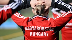 Ezúttal a magyar lányok foghatták a fejüket Forrás: mlsz.hu