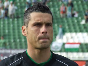 Dragóner Attila edző okkal bosszankodhat a hajrában kapott gól miatt Fotó: sport365.hu