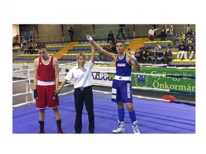 A 80 kg-ban győztes Egervári Richárd (kékben) Fotó: boxing.hu