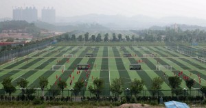 A Guangzhou akadémiája. Futballpályák, amíg a szem ellát Forrás: sportquake.com